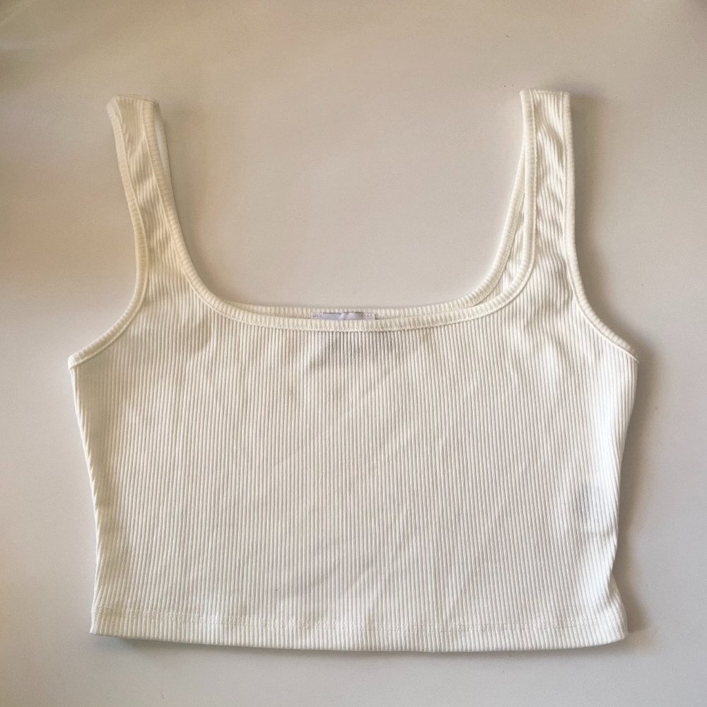 Cropped Tank Top - Picture 5 of 9